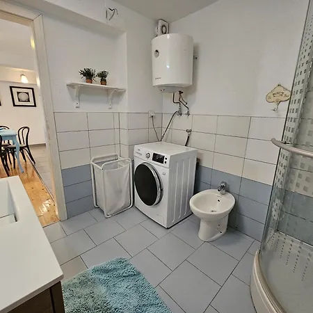 Barbara With Sea View Appartement Njivice